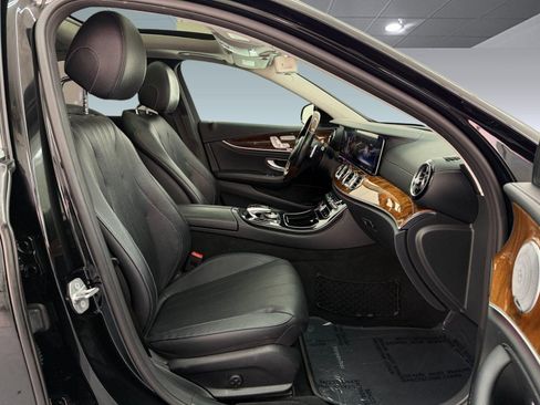 Certified 2018 Mercedes-Benz E 300 4MATIC image 21