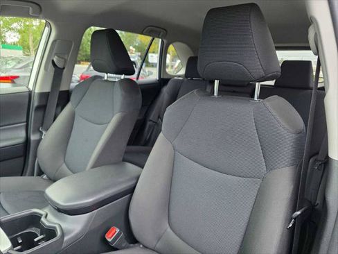 Used 2025 Toyota RAV4 LE AWD/4WD image 20