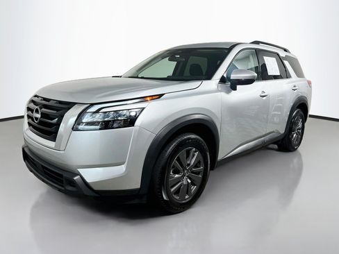 Used 2025 Nissan Pathfinder SV FWD image 10