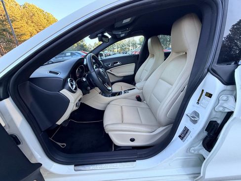 Used 2017 Mercedes-Benz CLA 250 4MATIC image 9