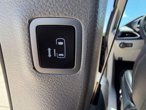 Certified 2023 Chrysler Pacifica Touring-L FWD image 26