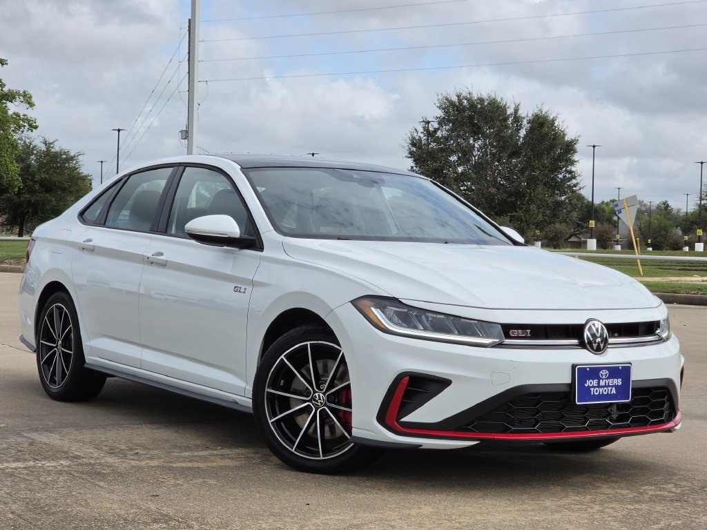 Used 2025 Volkswagen Jetta GLI Autobahn FWD image 2