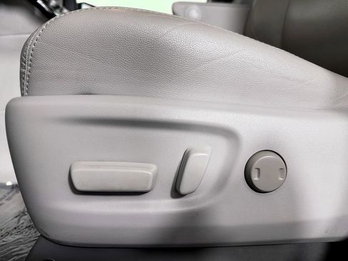 Used 2018 Toyota Sienna XLE w/ XLE Navigation Package AWD/4WD image 33
