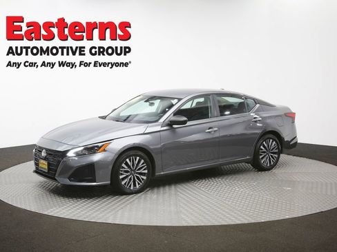 Used 2025 Nissan Altima 2.5 SV FWD image 56