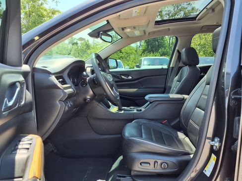 Used 2017 GMC Acadia Denali w/ Technology Package FWD image 24