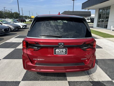 Used 2026 Honda Odyssey Touring image 7