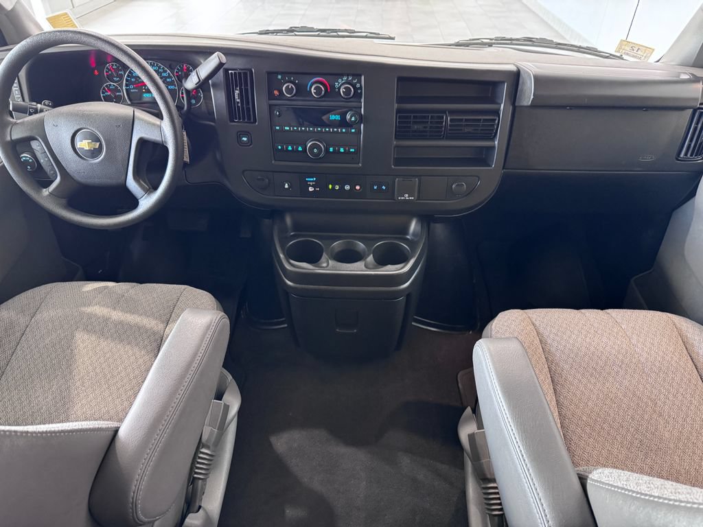 Used 2025 Chevrolet Express 3500 LT w/ LT Preferred Equipment Group RWD image 12
