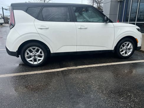 Used 2024 Kia Soul S FWD image 4