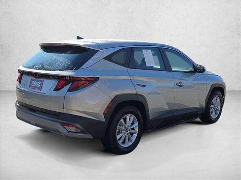 Certified 2025 Hyundai Tucson SE image 5
