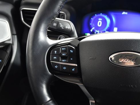 Used 2021 Ford Explorer Platinum w/ Equipment Group 601A AWD/4WD image 29