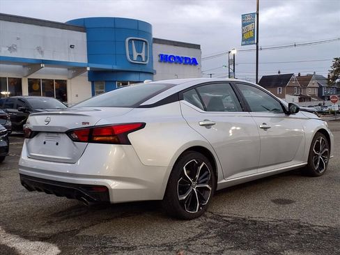 Used 2023 Nissan Altima 2.5 SR FWD image 6