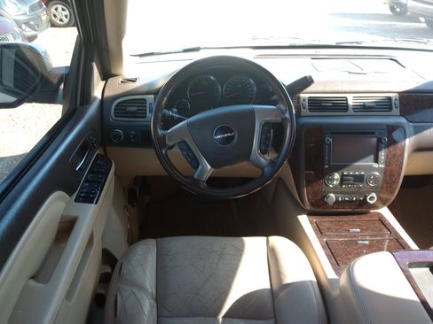 Used 2014 GMC Yukon XL Denali image 9