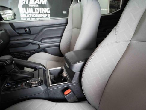 Used 2024 Toyota Tacoma SR5 AWD/4WD image 10
