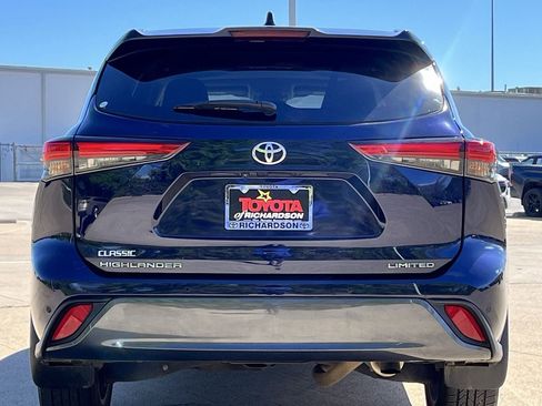 Used 2023 Toyota Highlander Limited FWD image 5