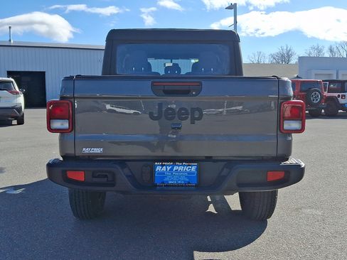 Used 2025 Jeep Gladiator Sport AWD/4WD image 5
