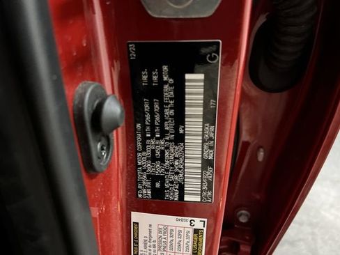 Used 2024 Toyota 4Runner SR5 AWD/4WD image 33