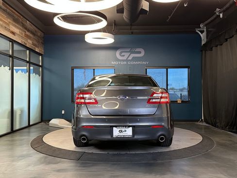 Used 2018 Ford Taurus Limited image 4