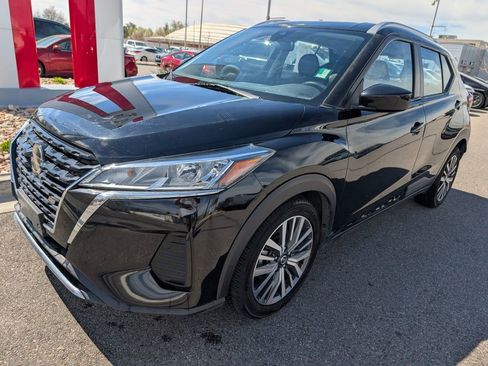 Used 2021 Nissan Kicks SV FWD image 2