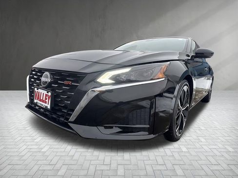 Used 2024 Nissan Altima 2.5 SR image 16