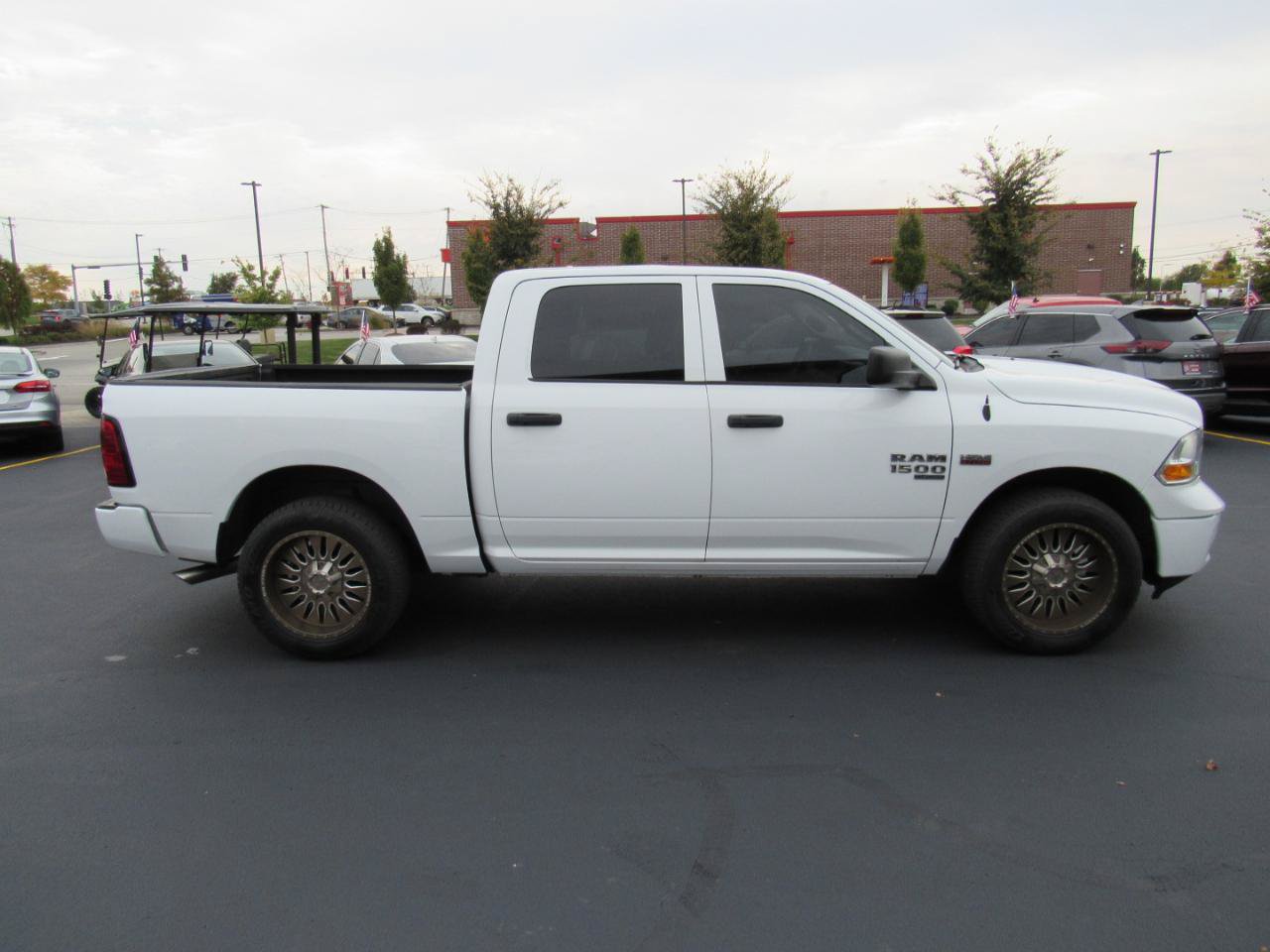 Used 2020 RAM 1500 Tradesman w/ Chrome Appearance Group RWD image 8