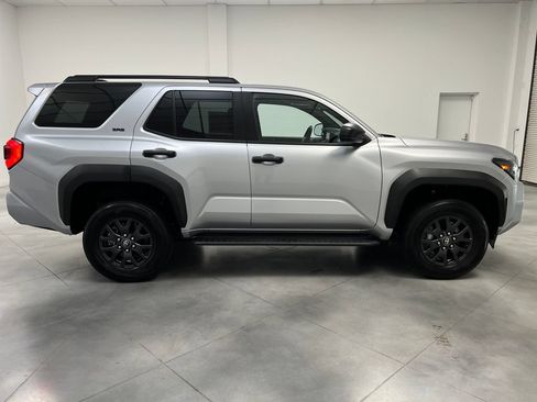 Used 2025 Toyota 4Runner SR5 AWD/4WD image 10
