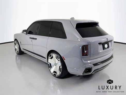 Used 2025 Rolls-Royce Cullinan Black Badge AWD/4WD image 8