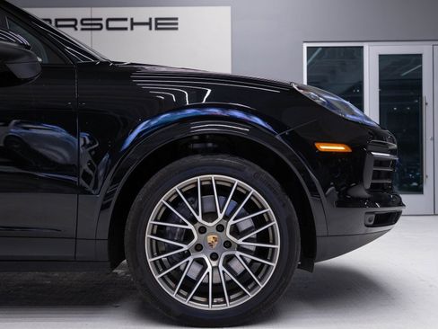 Certified 2022 Porsche Cayenne Platinum Edition image 11