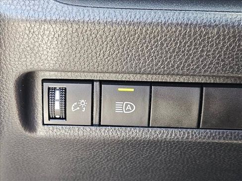 Used 2021 Toyota RAV4 XLE Premium FWD image 9