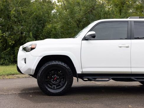 Used 2018 Toyota 4Runner TRD Off-Road Premium image 3