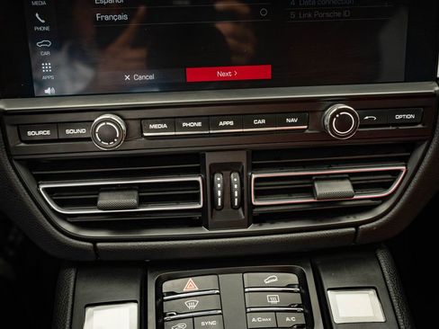 Certified 2021 Porsche Macan S AWD/4WD image 38