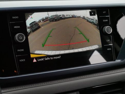 Used 2024 Volkswagen Taos SE image 30