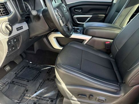 Used 2019 Nissan Titan PRO-4X image 19