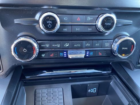 New 2026 Ford F250 Lariat w/ Black Appearance Package AWD/4WD image 25