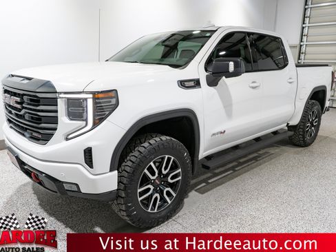 Used 2023 GMC Sierra 1500 AT4 w/ AT4 Preferred Package AWD/4WD image 2