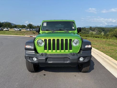 Used 2018 Jeep Wrangler Sport AWD/4WD image 2