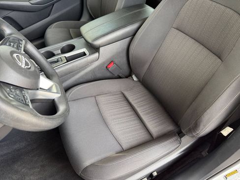 Used 2025 Nissan Altima 2.5 SV FWD image 36
