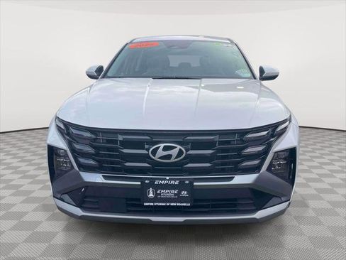 Used 2025 Hyundai Tucson SE AWD/4WD image 2