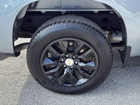 Used 2025 Chevrolet Silverado 1500 Custom image 12