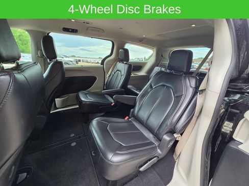 Used 2024 Chrysler Pacifica Touring-L FWD image 18