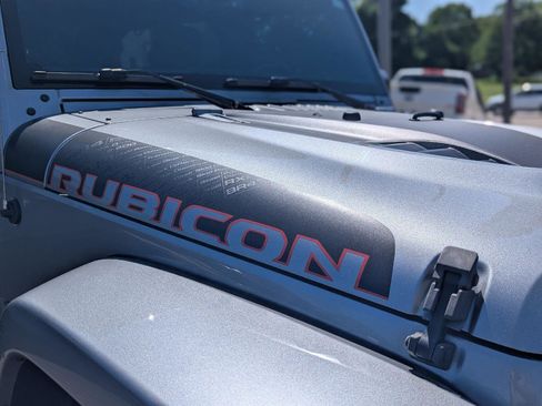 Used 2018 Jeep Wrangler Unlimited Rubicon w/ Max Tow Package AWD/4WD image 15