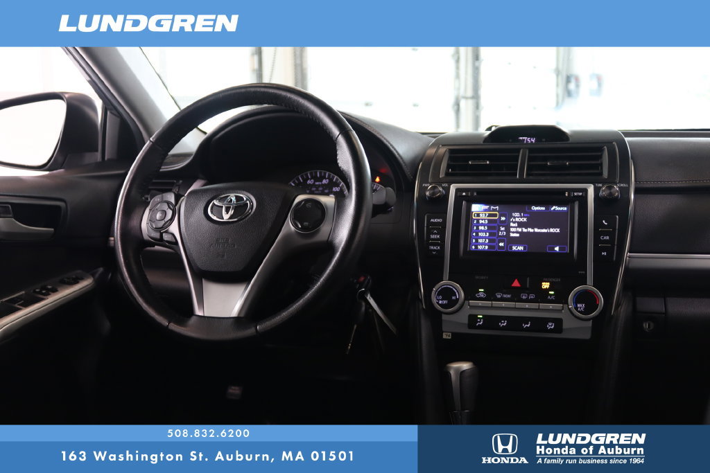 Used 2014 Toyota Camry SE FWD image 4