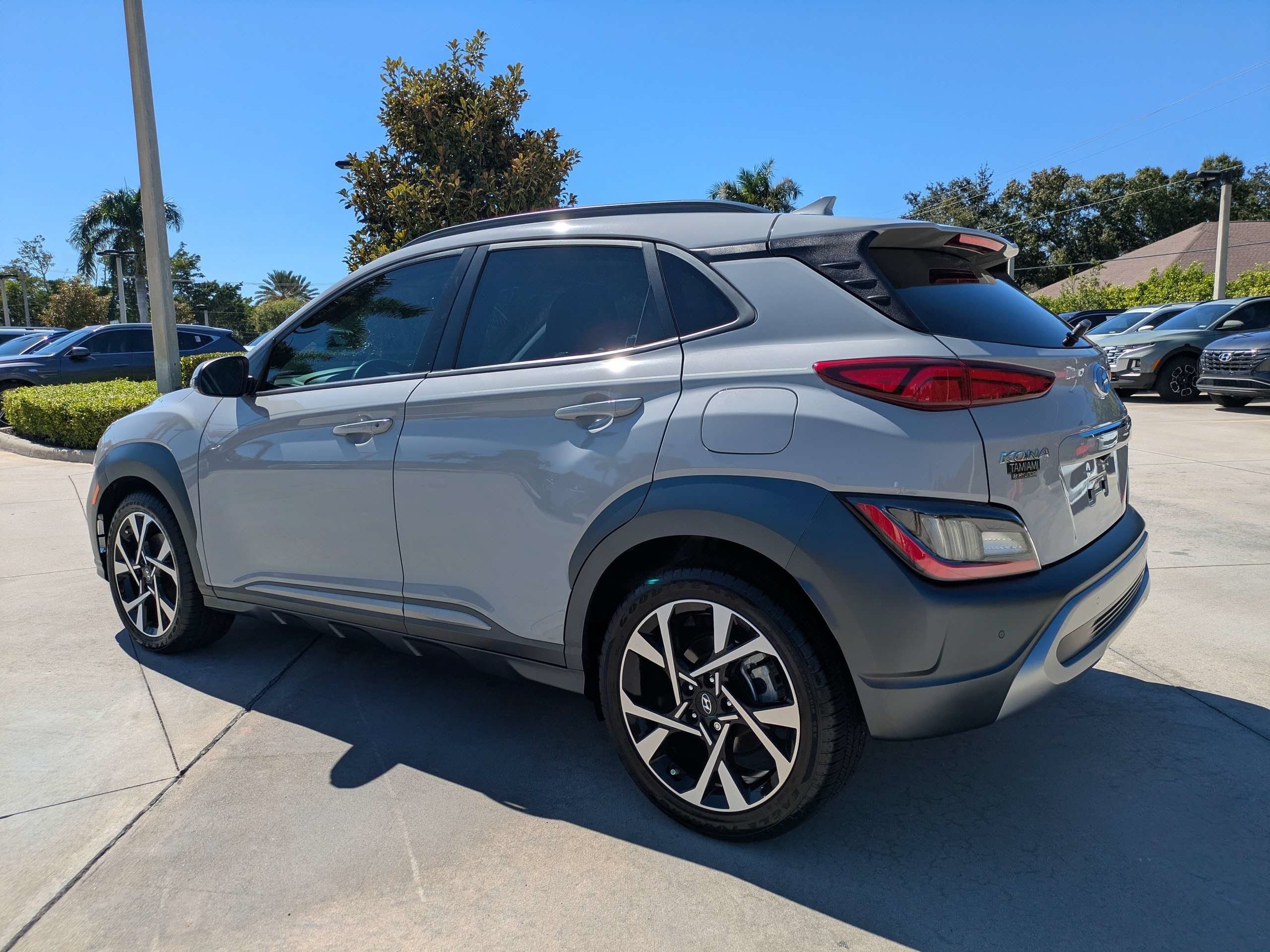 Certified 2023 Hyundai Kona Limited w/ Cargo Package FWD image 4