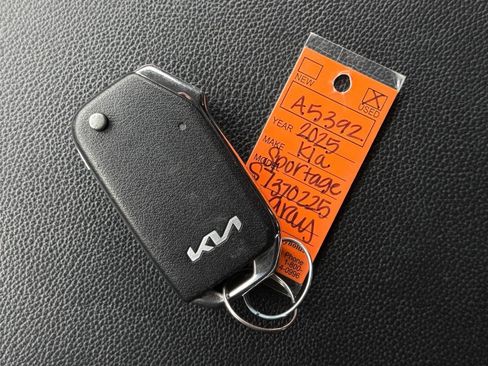 Used 2025 Kia Sportage LX image 43