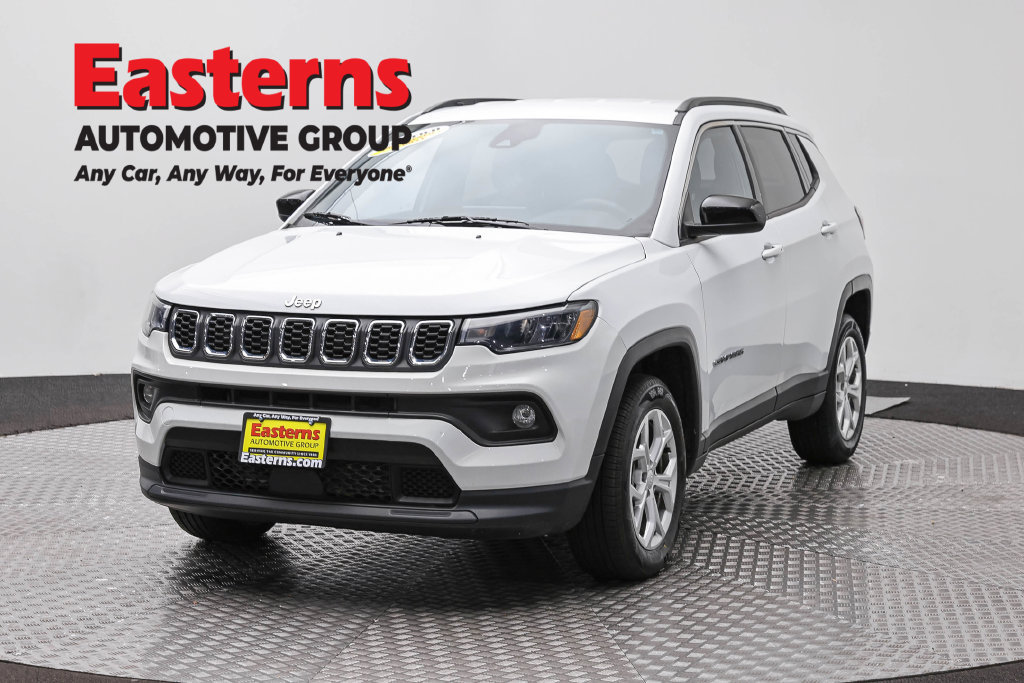 Used 2024 Jeep Compass Latitude AWD/4WD image 1