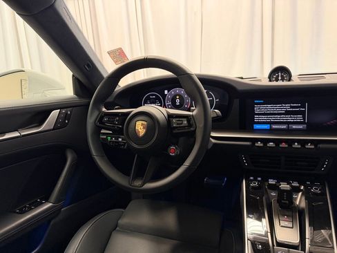 Used 2025 Porsche 911 Carrera image 13