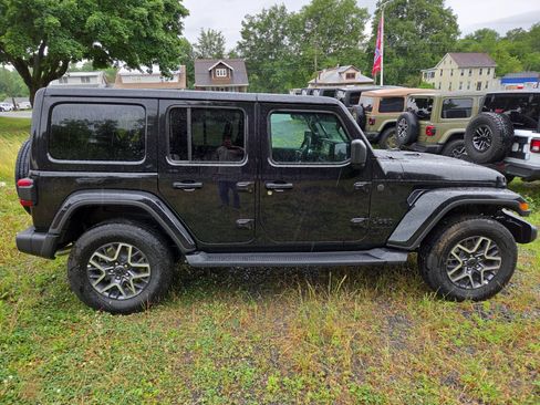 New 2026 Jeep Wrangler Unlimited Sahara AWD/4WD image 2