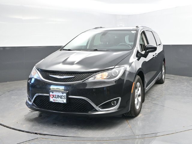Used 2017 Chrysler Pacifica Touring-L Plus FWD image 6