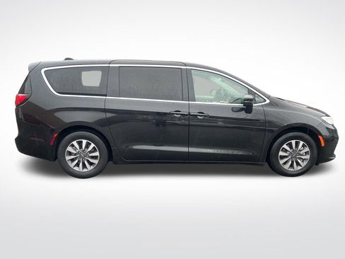 Used 2023 Chrysler Pacifica Touring-L FWD image 7