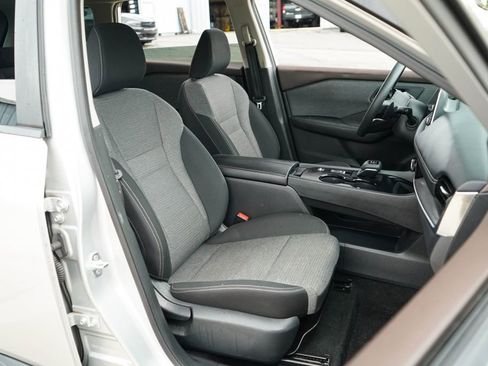 Used 2022 Nissan Rogue SV FWD image 13