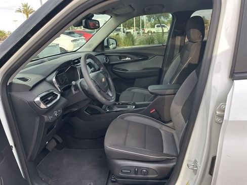 Used 2023 Chevrolet TrailBlazer LT w/ Convenience Package FWD image 11